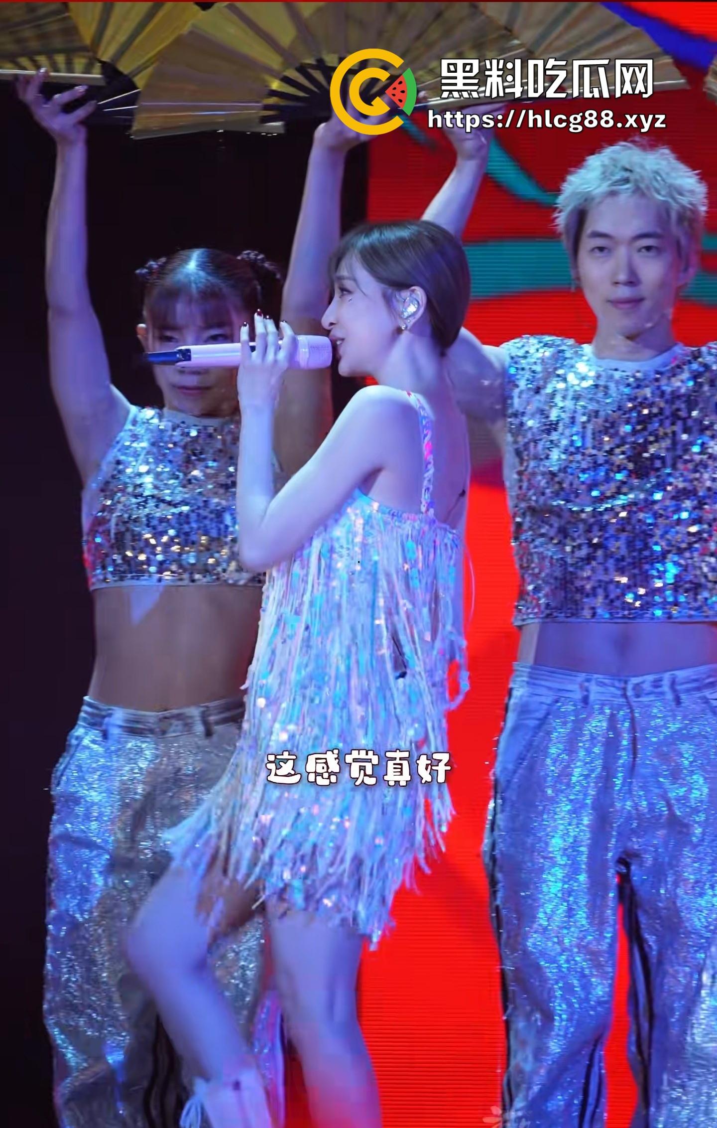 王心凌走光屄黑成煤坑80后回忆稀烂，土豪舔狗上海演唱会怼脸狂摄，安全裤崩开逼缝炸瞎狗眼！-1