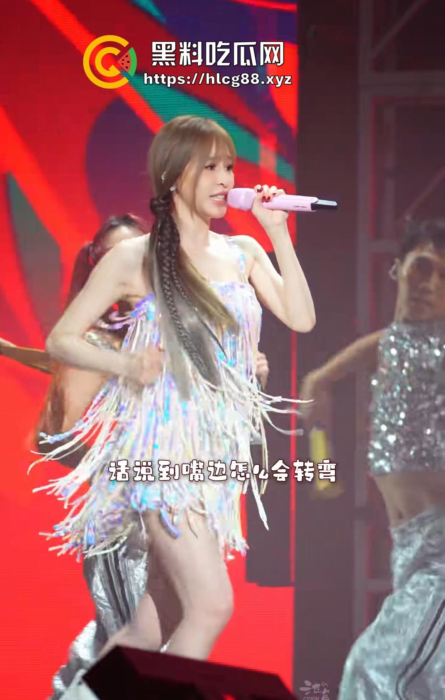 王心凌走光屄黑成煤坑80后回忆稀烂，土豪舔狗上海演唱会怼脸狂摄，安全裤崩开逼缝炸瞎狗眼！-7