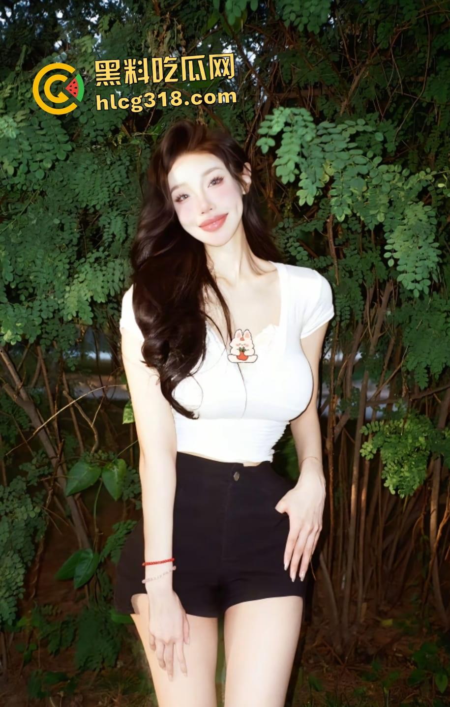 金主豪掷千金买下抖音【林娜呔】一夜情！粉丝不多奶子却够大，情趣内衣黑丝被金主后入爆操！-3