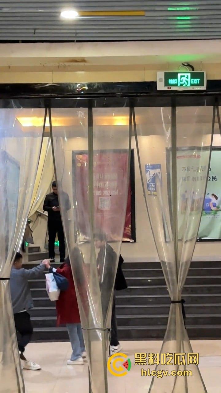 湖南怀化硬核抢女朋友！打赢了配偶权就归你，高矮搭配也能整出喜剧效果！-2