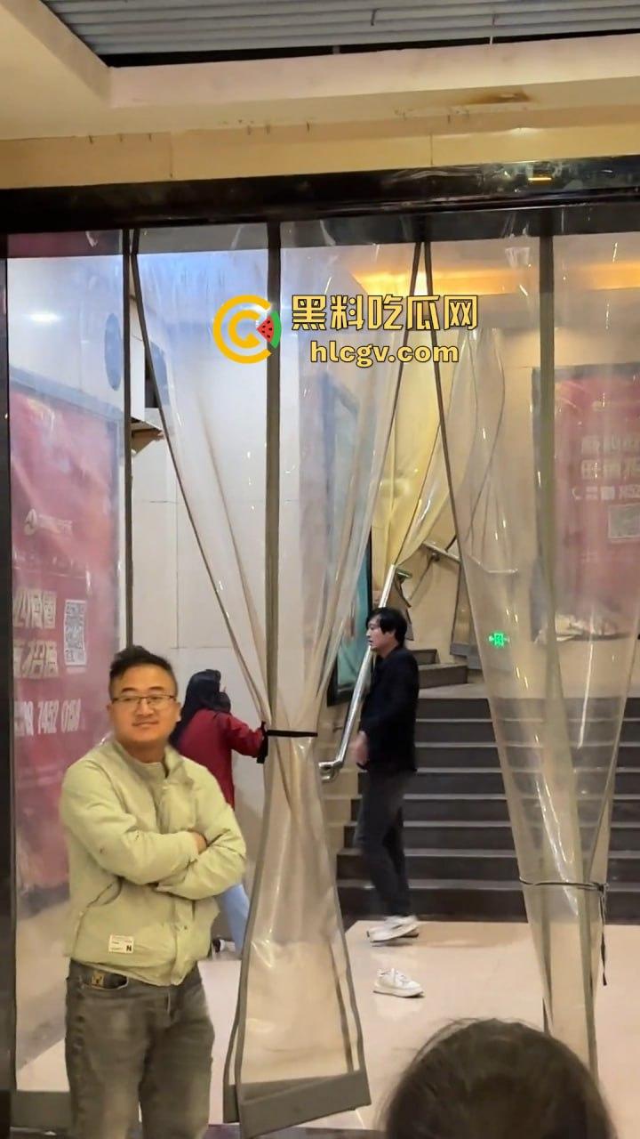 湖南怀化硬核抢女朋友！打赢了配偶权就归你，高矮搭配也能整出喜剧效果！-8